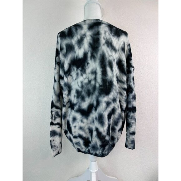 Torrid women's 1 1X black and white tie dye long sleeve v-neck sweater top - Picture 5 of 9